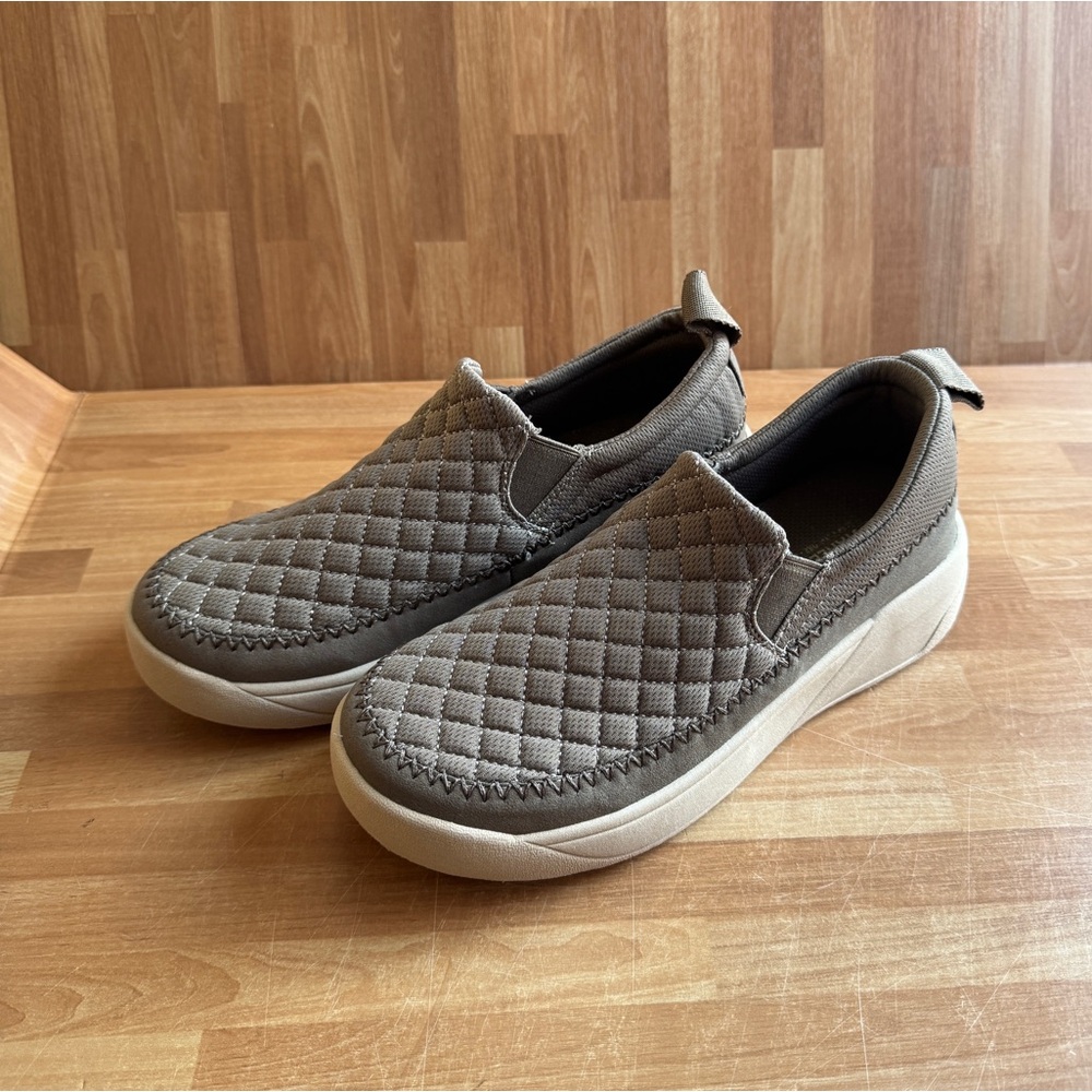 Staheekum Women's Slip On Shoes,quilted mesh, comfortable ,beige. Size 7